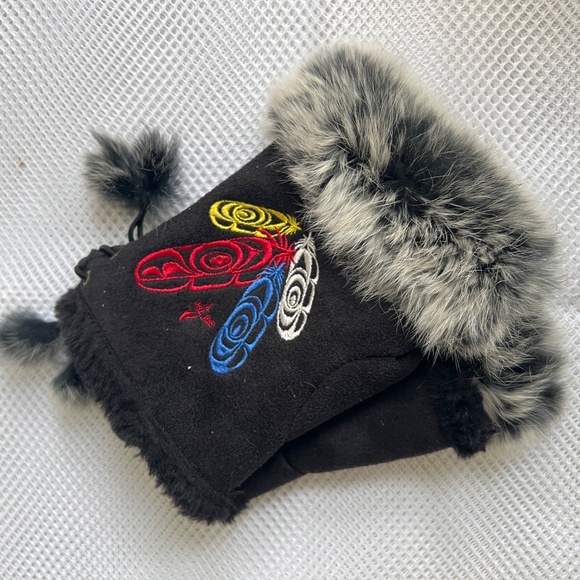 Northwest Spirit Four Feathers Gloves Fur Trim Fingerless Embroidery Lace Up - Picture 1 of 6